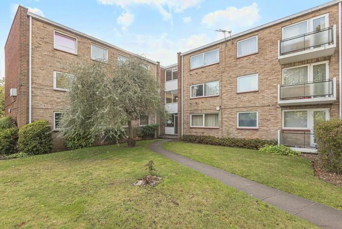 3 Bedroom Flat To Rent In Maidenhead, Berkshire, SL6