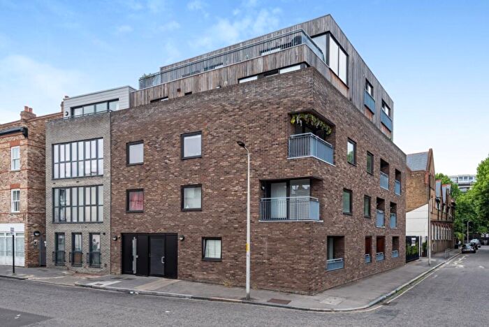 2 Bedroom Flat To Rent In Warham Street, Camberwell, London, SE5
