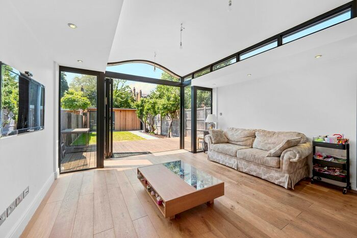 3 Bedroom Property To Rent In Rayleigh Road, London, SW19