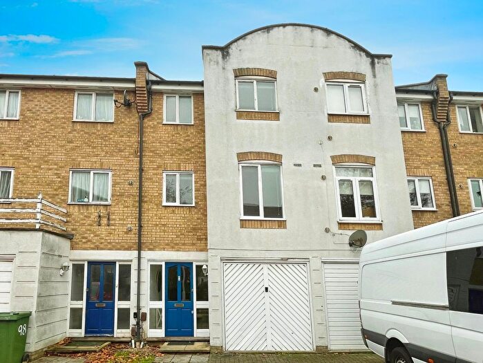 4 Bedroom Detached House To Rent In Grimsby Grove, London, E16