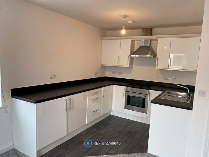 2 Bedroom Flat To Rent In Melbourne Street, Stalybridge, SK15