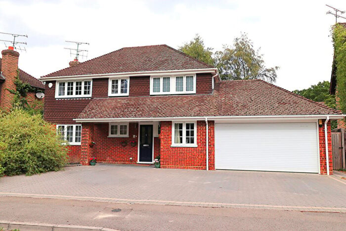 4 Bedroom Detached House For Sale In Juniper Road, Farnborough, GU14