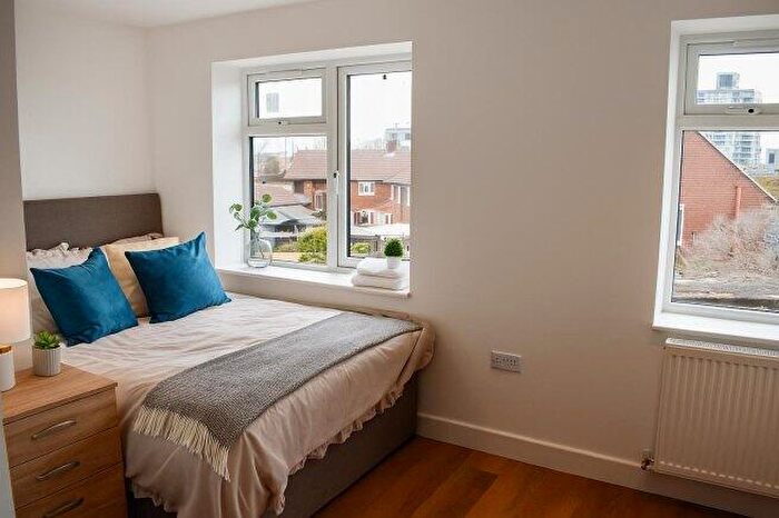 3 Bedroom Flat To Rent In Medway Road, ME7
