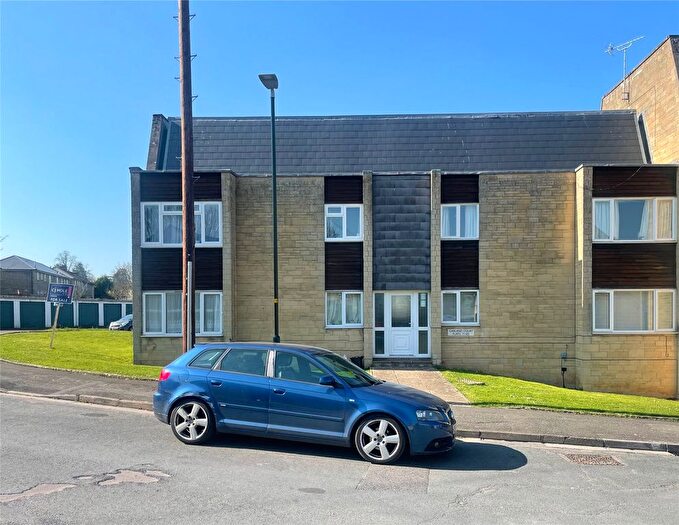2 Bedroom Flat For Sale In Garland Court, Meadow Road, Cirencester, GL7