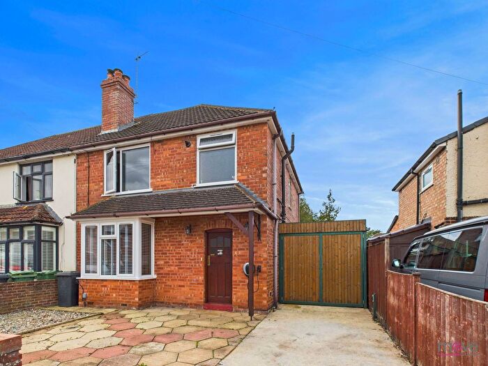 4 Bedroom Semi-detached House For Sale In Kingscroft Road, Hucclecote, GL3