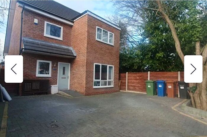 2 Bedroom Semi-Detached House To Rent In Roundhey, Cheadle, SK8