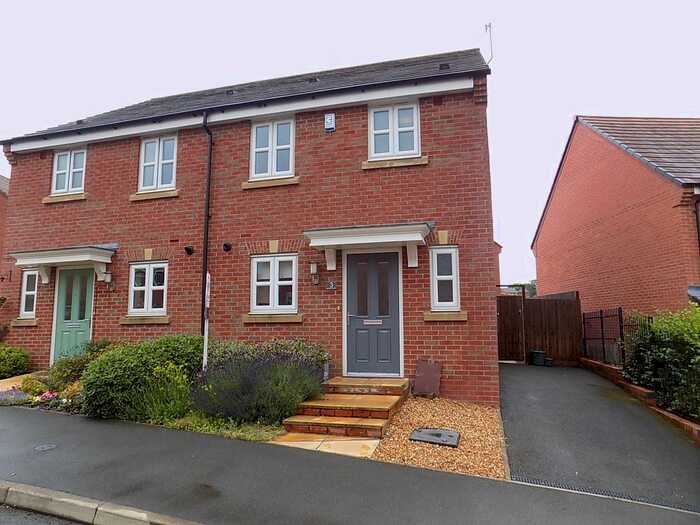 3 Bedroom Property To Rent In Bower Close, Ashbourne, Derbyshire, DE6