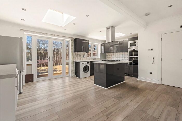 4 Bedroom Detached House To Rent In Groom Crescent, SW18