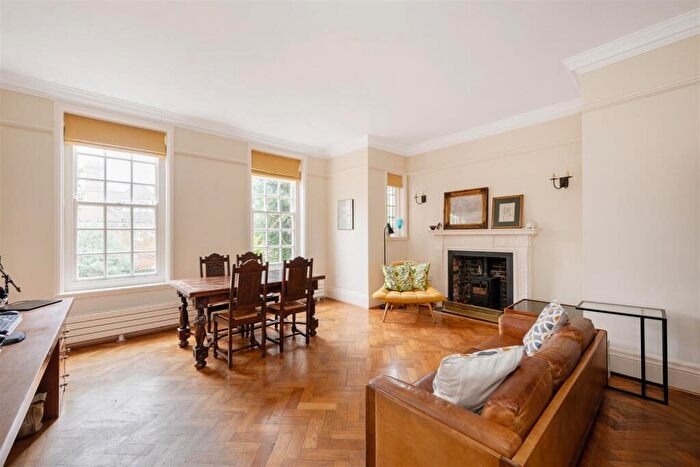 2 Bedroom Flat For Sale In Templewood Avenue, Hampstead, NW3