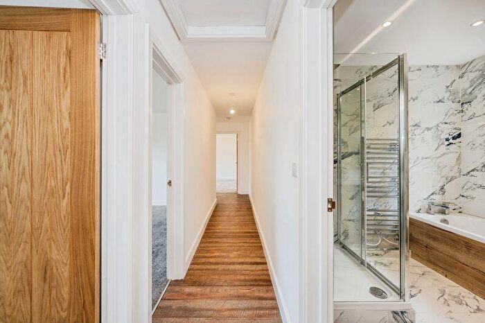 3 Bedroom Detached Bungalow To Rent In Swansea Road, Swansea, SA4