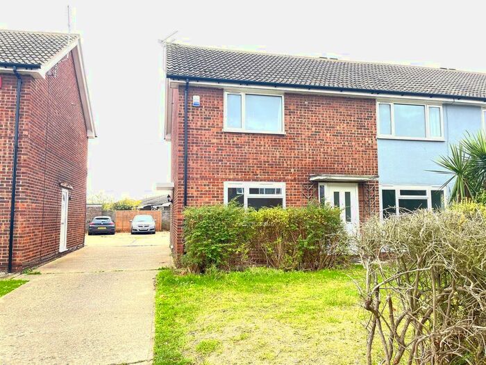 2 Bedroom Flat To Rent In Flatford Drive, Clacton-On-Sea, CO16