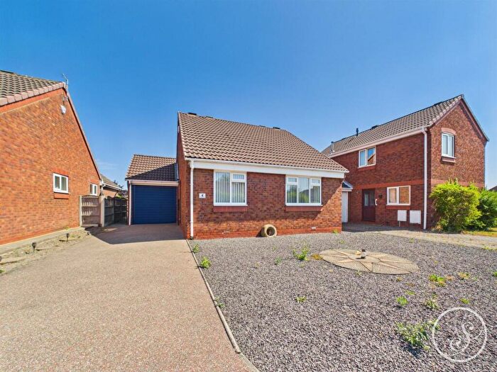 2 Bedroom Bungalow For Sale In Kirkfield Drive, Leeds, LS15