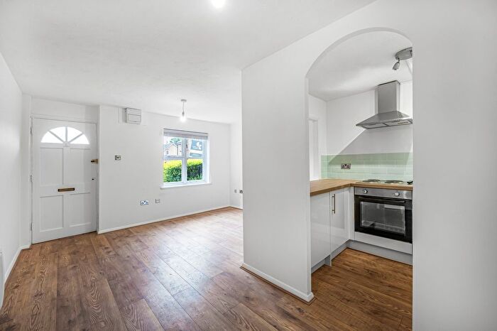 1 Bedroom Flat For Sale In Abingdon Close, Old Kent Road, SE1