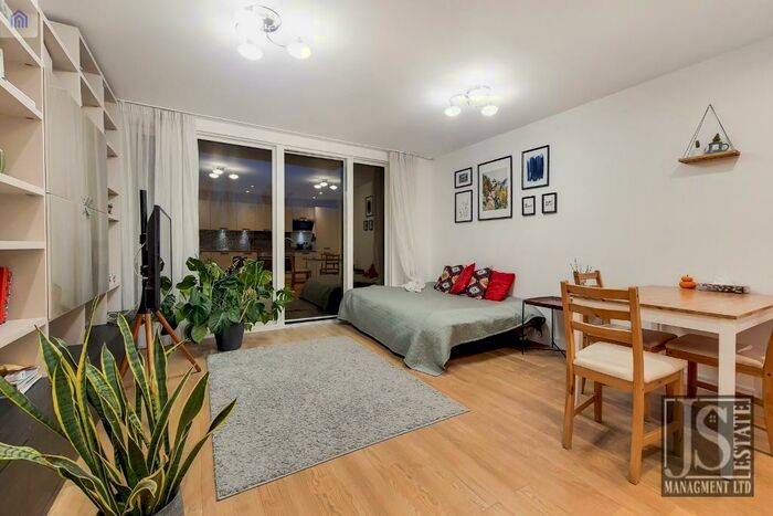 2 Bedroom Flat To Rent In Campion House, Blondin Way, London, SE16