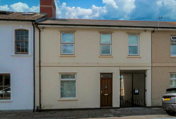 4 Bedroom House To Rent In Salop Street, Penarth, CF64