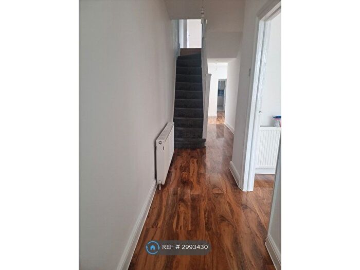 5 Bedroom Semi Detached House To Rent In Vicarage Road, London, E10