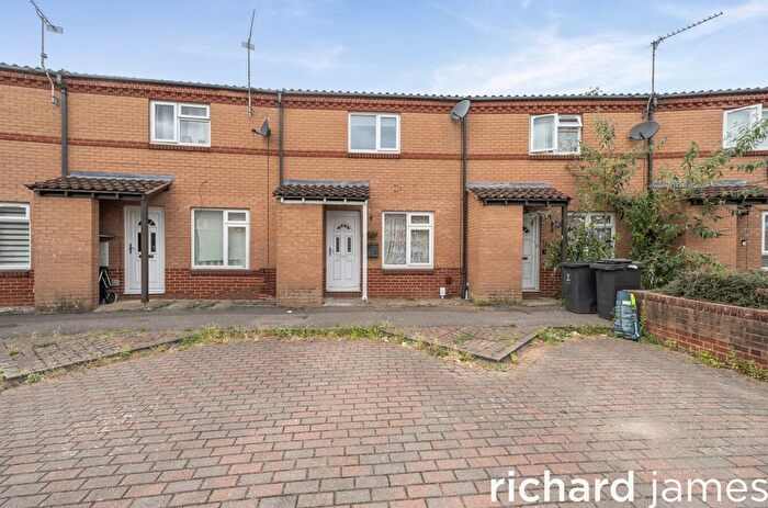 2 Bedroom Terraced House For Sale In Castleton Road, Middleleaze, Swindon, SN5