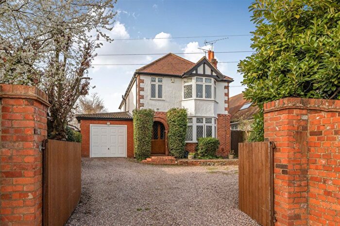 4 Bedroom Detached House For Sale In Henley Road, Caversham, Reading, RG4
