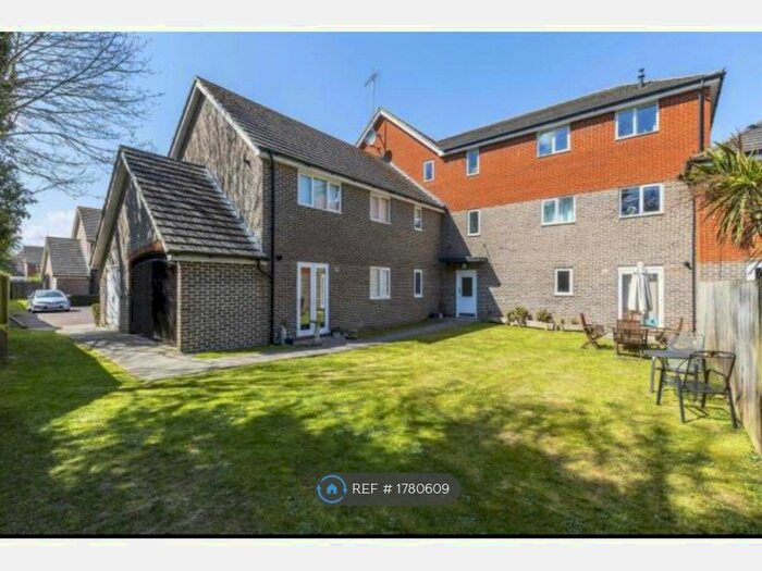 2 Bedroom Flat To Rent In Edward Vinson Drive, Faversham, ME13