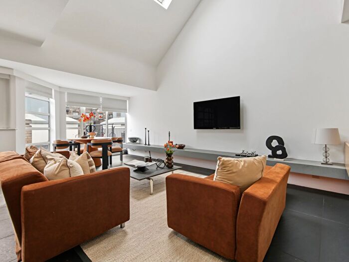 2 Bedroom Flat For Sale In Westbourne Grove, London, W2