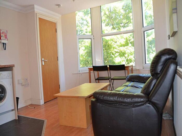 2 Bedroom Flat To Rent In Richmond Road, Roath, Cardiff, CF24