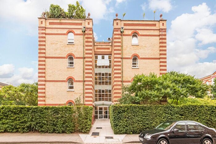 2 Bedroom Apartment For Sale In Oriel Drive, London, SW13