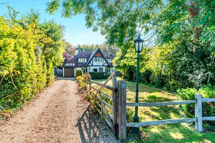 3 Bedroom Detached House To Rent In West Close, Middleton-On-Sea, PO22