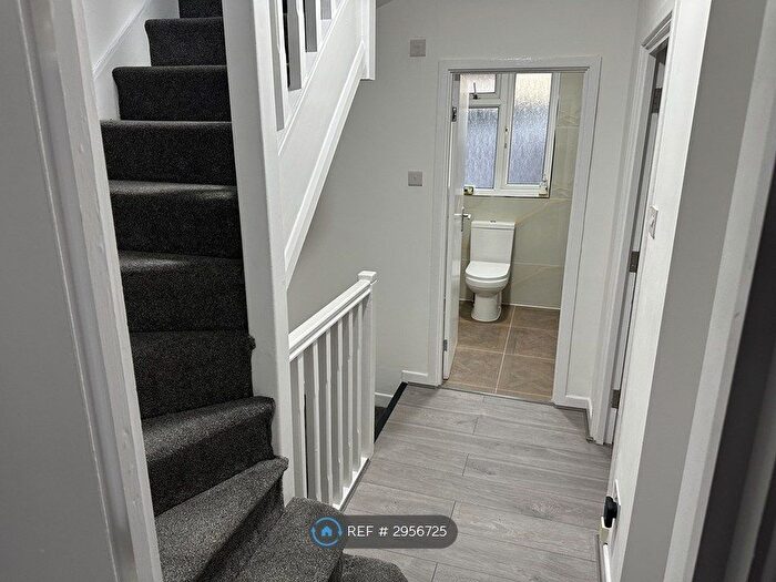 3 Bedroom Flat To Rent In Upper Sutton Lane, Hounslow, TW5