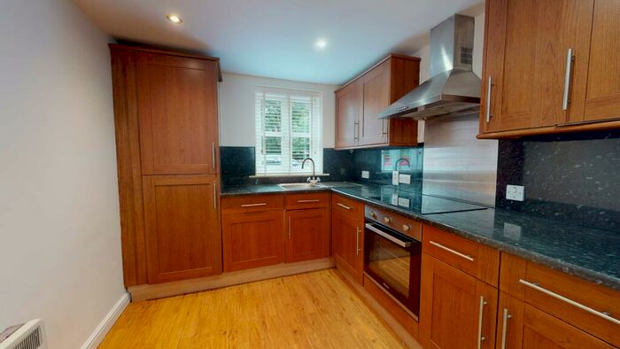 2 Bedroom Flat To Rent In The Grange, North Grange Mount, Headingley, LS6