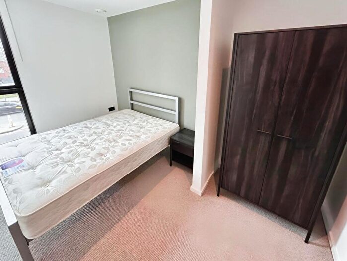 2 Bedroom Apartment To Rent In St Georges Gardens, M15