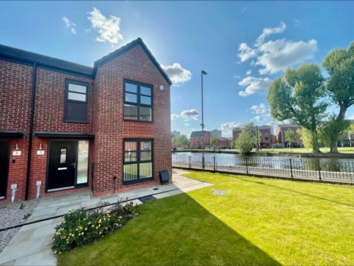 3 Bedroom Semi-Detached House To Rent In Kingsheath Street, Manchester, M40