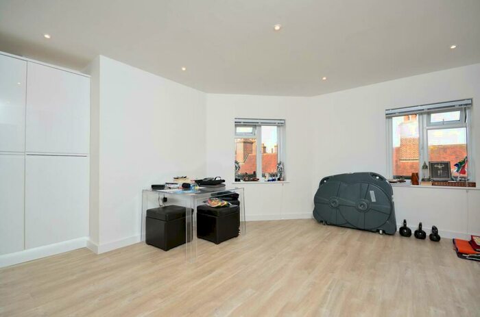 2 Bedroom Flat To Rent In Bury Fields, Guildford, GU2