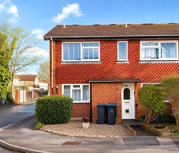 2 Bedroom Maisonette To Rent In Eastbrook Close, Woking, Surrey, GU21