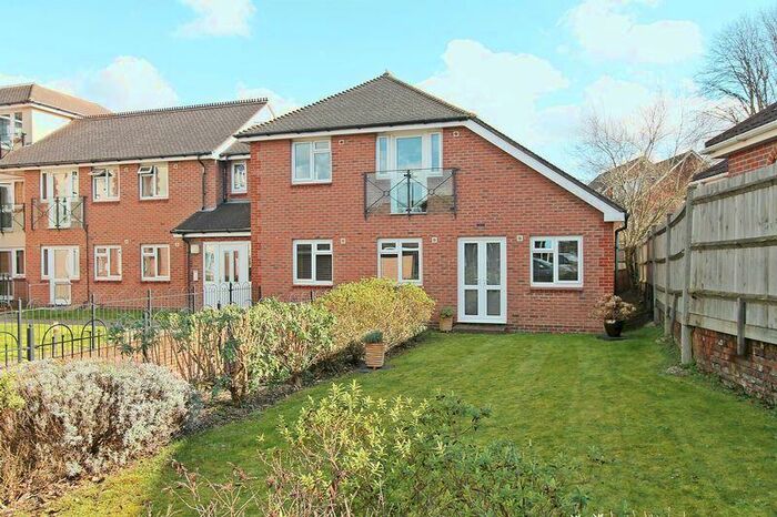 2 Bedroom Flat To Rent In Botley Road, Park Gate, SO31