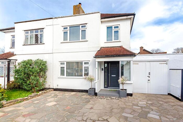 4 Bedroom House For Sale In Daerwood Close, Bromley, BR2