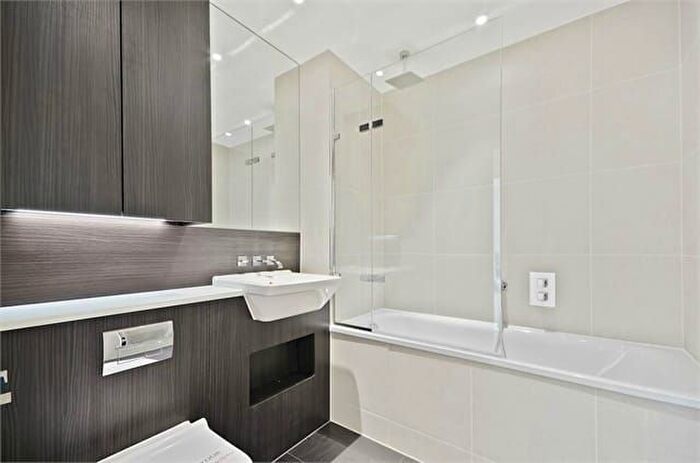2 Bedroom Flat To Rent In Saffron Central Square, Croydon, CR0