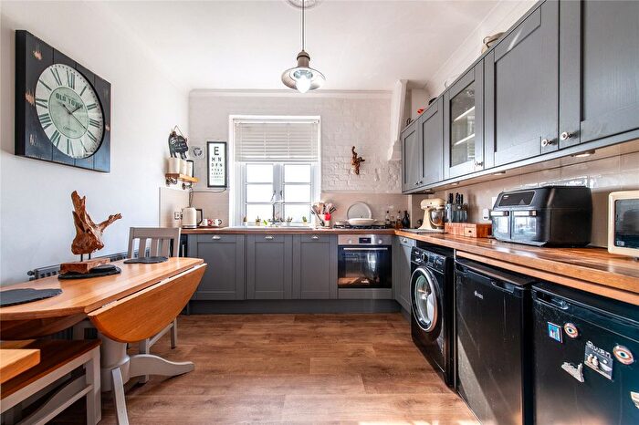 2 Bedroom Flat For Sale In Lower Road, Teynham, Sittingbourne, Kent, ME9