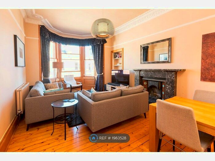 3 Bedroom Flat To Rent In Bruntsfield Gardens, Edinburgh, EH10