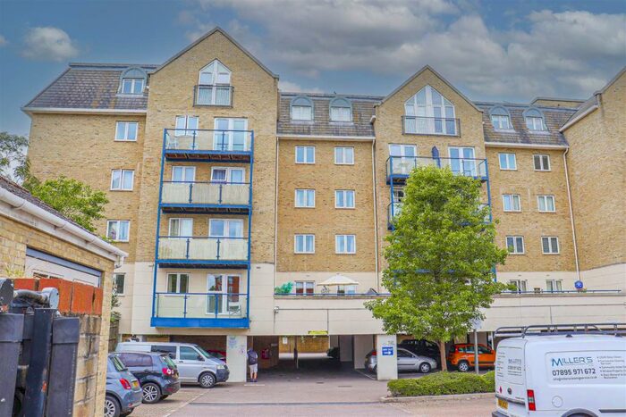 2 Bedroom Apartment To Rent In Clarence Lodge, Hoddesdon, Herts, EN11