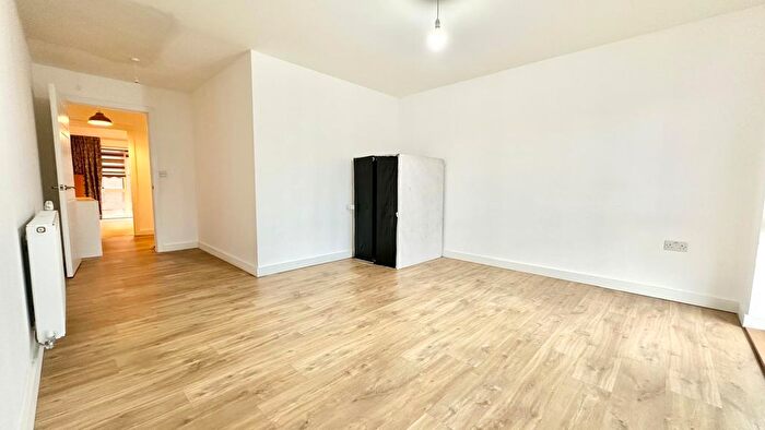 3 Bedroom Maisonette To Rent In Magellan Boulevard, London, E16