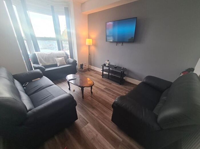 6 Bedroom Terraced House To Rent In Ashville View, Hyde Park, Leeds, LS6