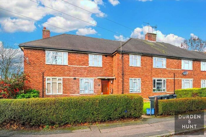 1 Bedroom Flat To Rent In Homecroft Gardens, Loughton, IG10