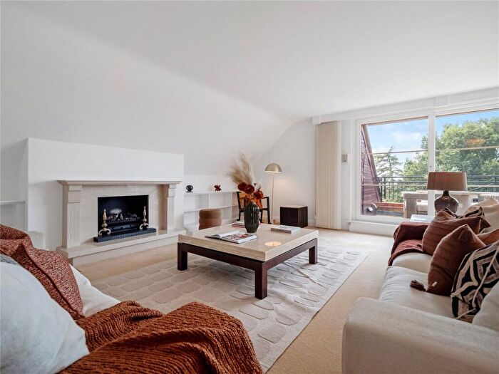 3 Bedroom Penthouse For Sale In Claremont Heights, Crescent Road, Enfield, EN2