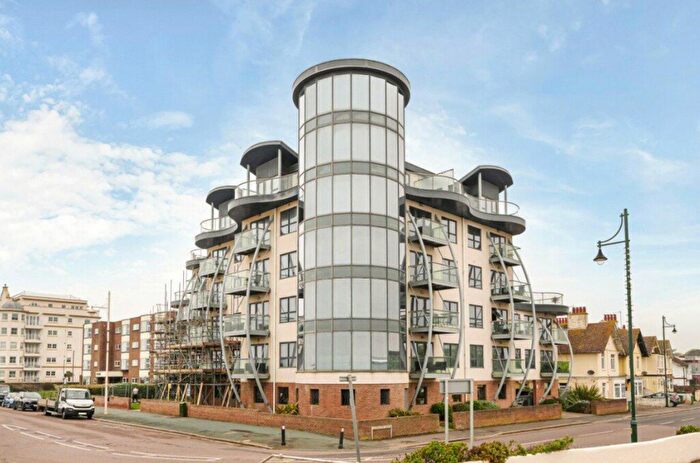 2 Bedroom Apartment To Rent In Compass Point, PO21