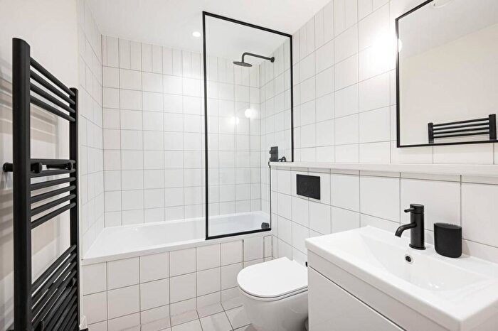 1 Bedroom Flat For Sale In Mile End Road, Tower Hamlets, London, E1