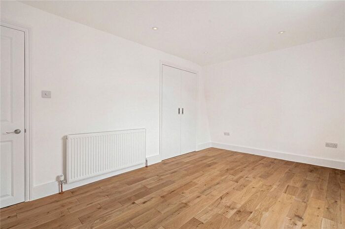 2 Bedroom End Of Terrace House To Rent In Allingham Street, Islington, Angel, London, N1