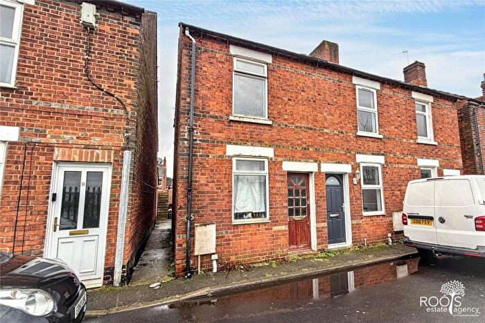 2 Bedroom End Of Terrace House For Sale In Railway Road, Newbury, Berkshire, RG14