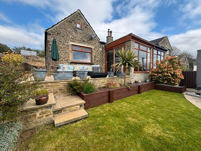 2 Bedroom Semi-Detached Bungalow For Sale In Close Head, Thornton, Bradford, BD13