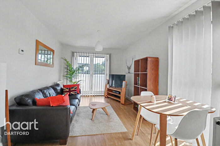 2 Bedroom Apartment For Sale In Esparto Way, Dartford, DA4
