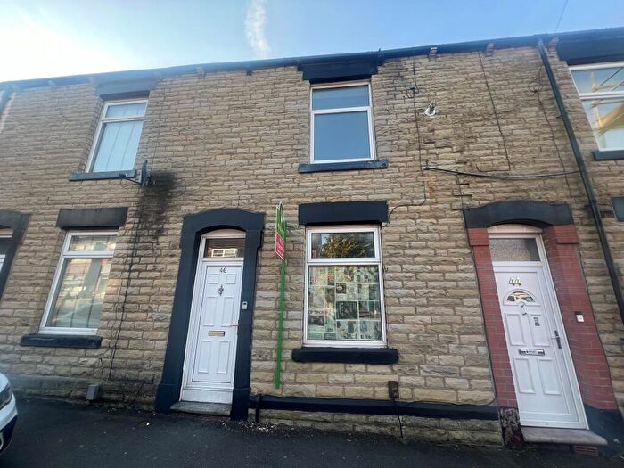 3 Bedroom House To Rent In Queen Street, Oldham, OL2